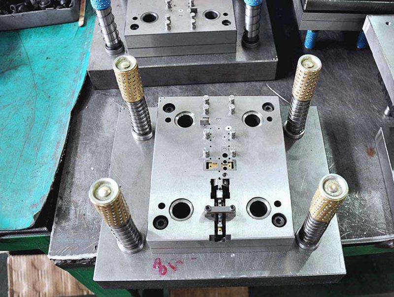 岳麓模具制造-01